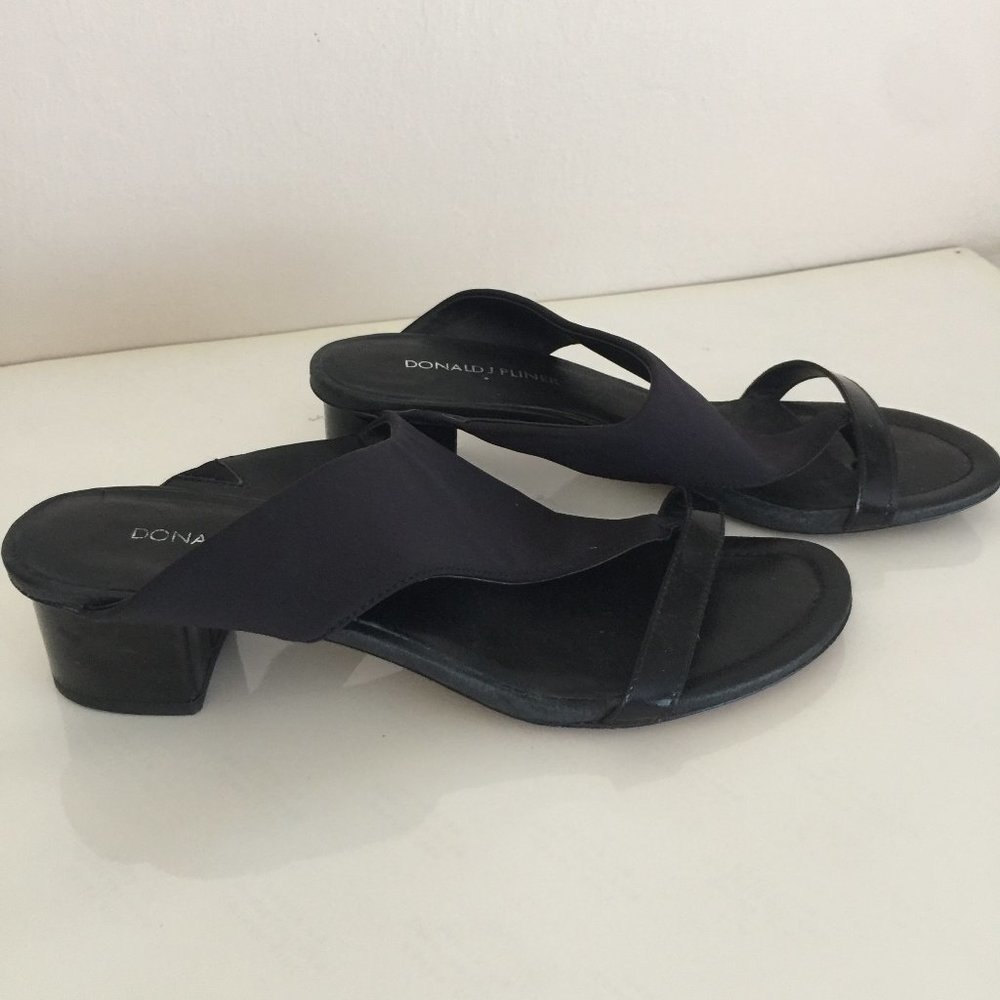 Donald J. Pliner Black Stacked Heel Thong Sandal
